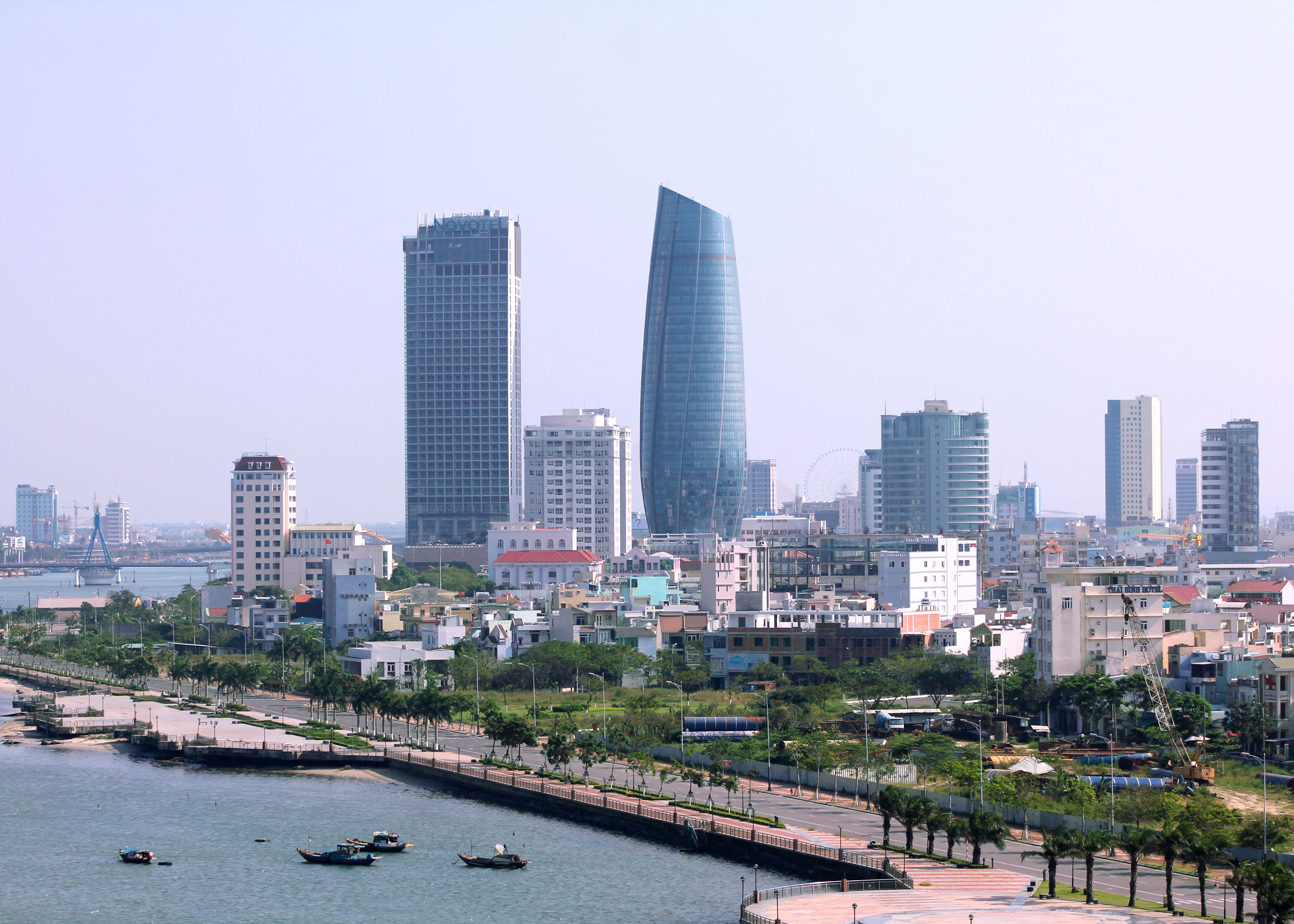 Da Nang is simply modern and active in the day time