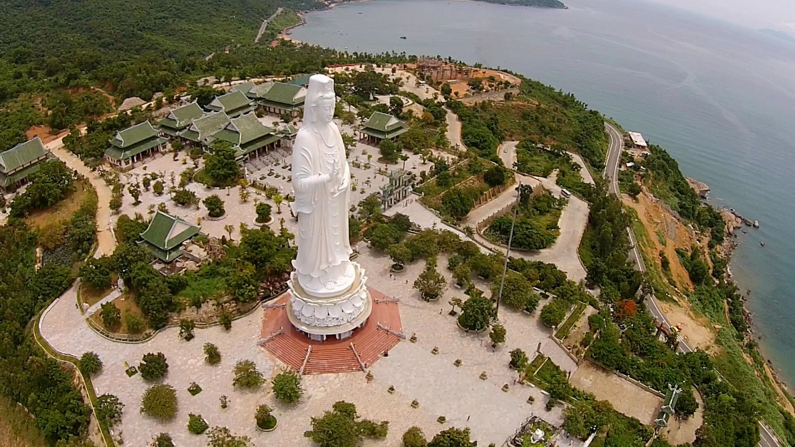 Linh Ung Pagoda with 67-meter tall Buddha statue