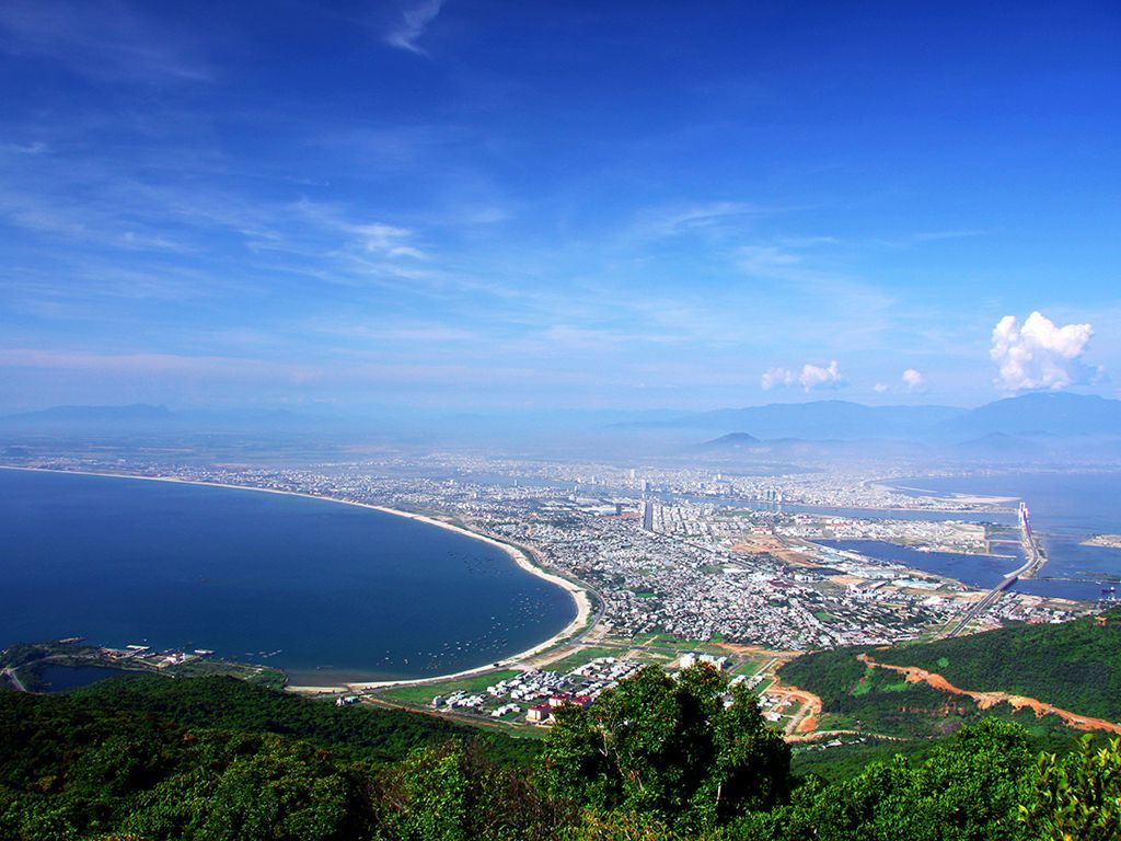 looking-at-son-tra-peninsula-from-the-sky