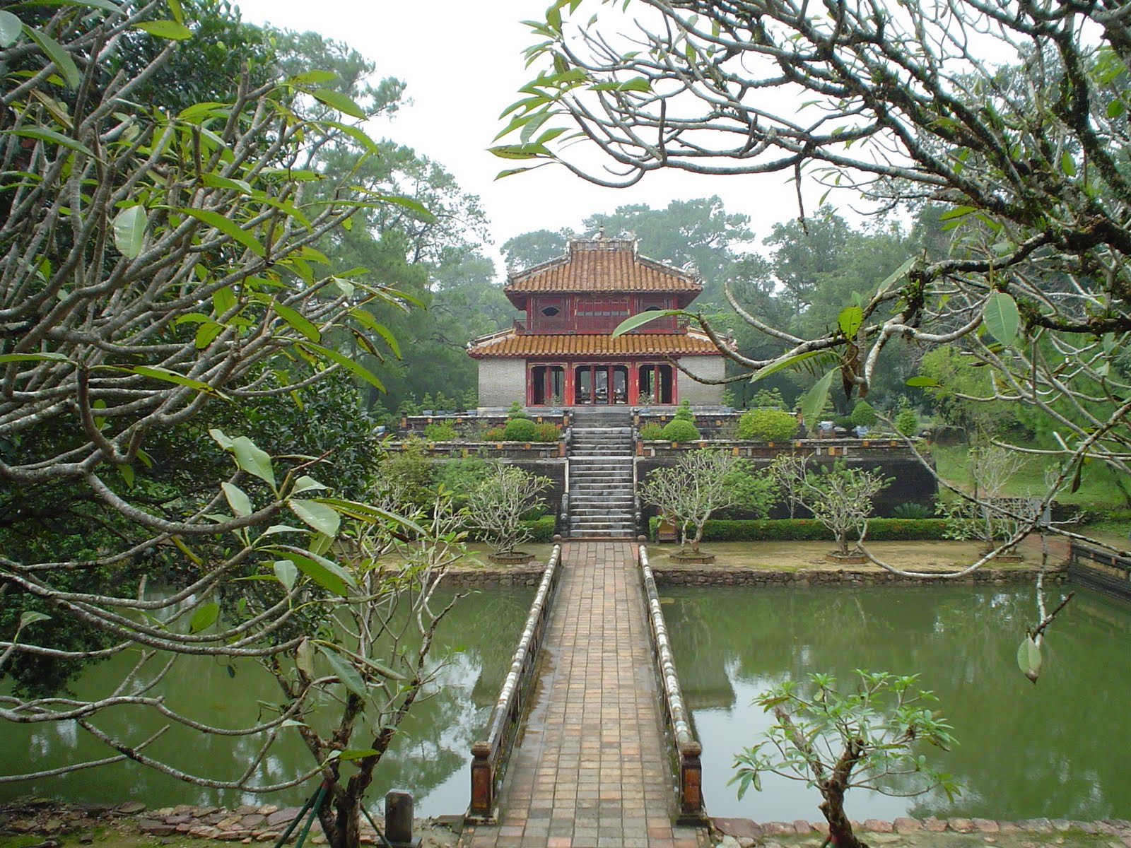 minh-mang-tomb-lies-on-a-beautiful-hill-saigon-riders