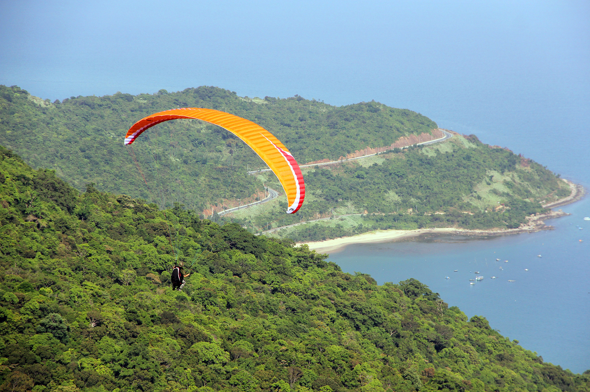 Paragliding from the top of the mountain in Son Tra Peninsula