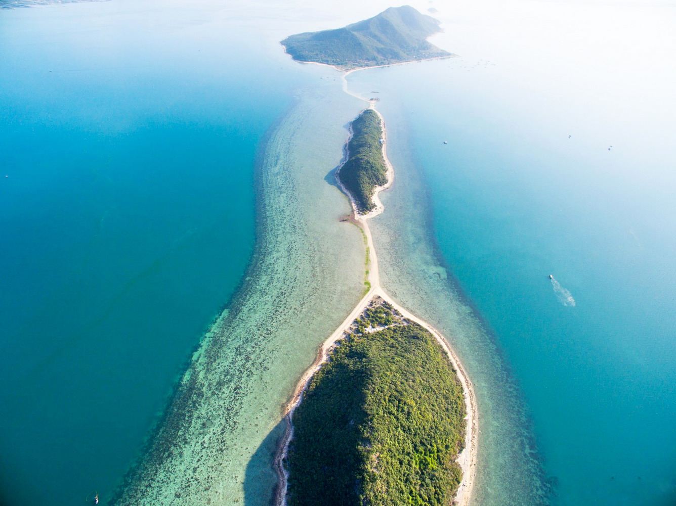 the-wildest-walking-way-in-the-middle-of-the-sea-connecting-the-main-land-and-small-island-of-nha-trang-all-is-made-by-the-great-nature-saigon-riders