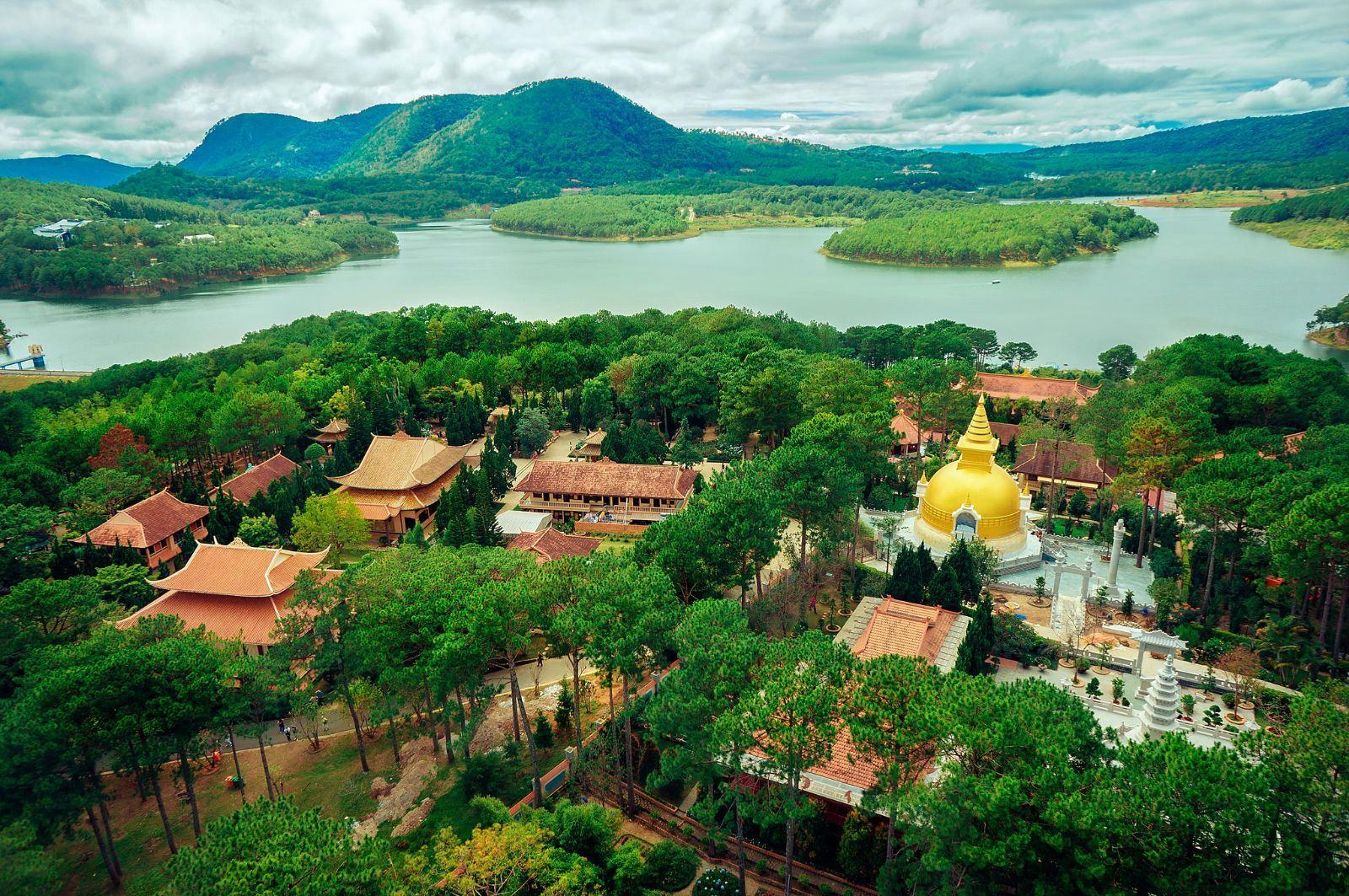 truc-lam-pagoda-is-beautifully-located-on-the-edge-of-tuyen-lam-lake