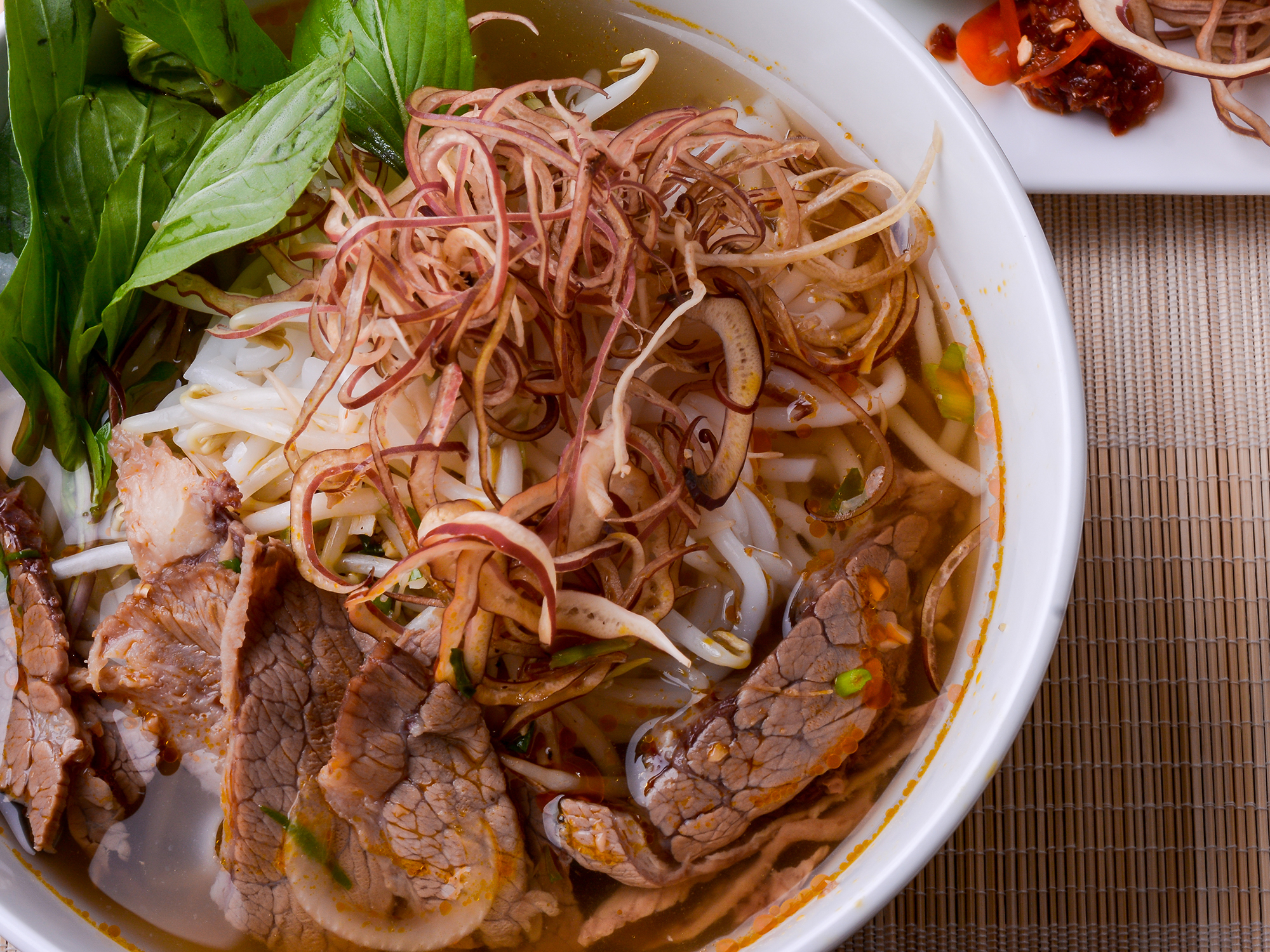 bun-bo-hue-is-preferred-the-second-after-pho-when-tasting-specialties-in-vietnam-saigon-riders