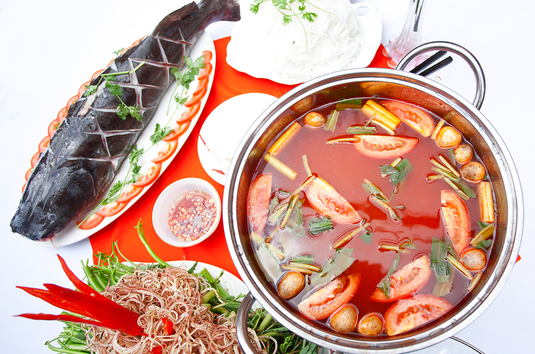 catfish-hot-pot-can-make-your-tongue-satisfied-saigon-riders