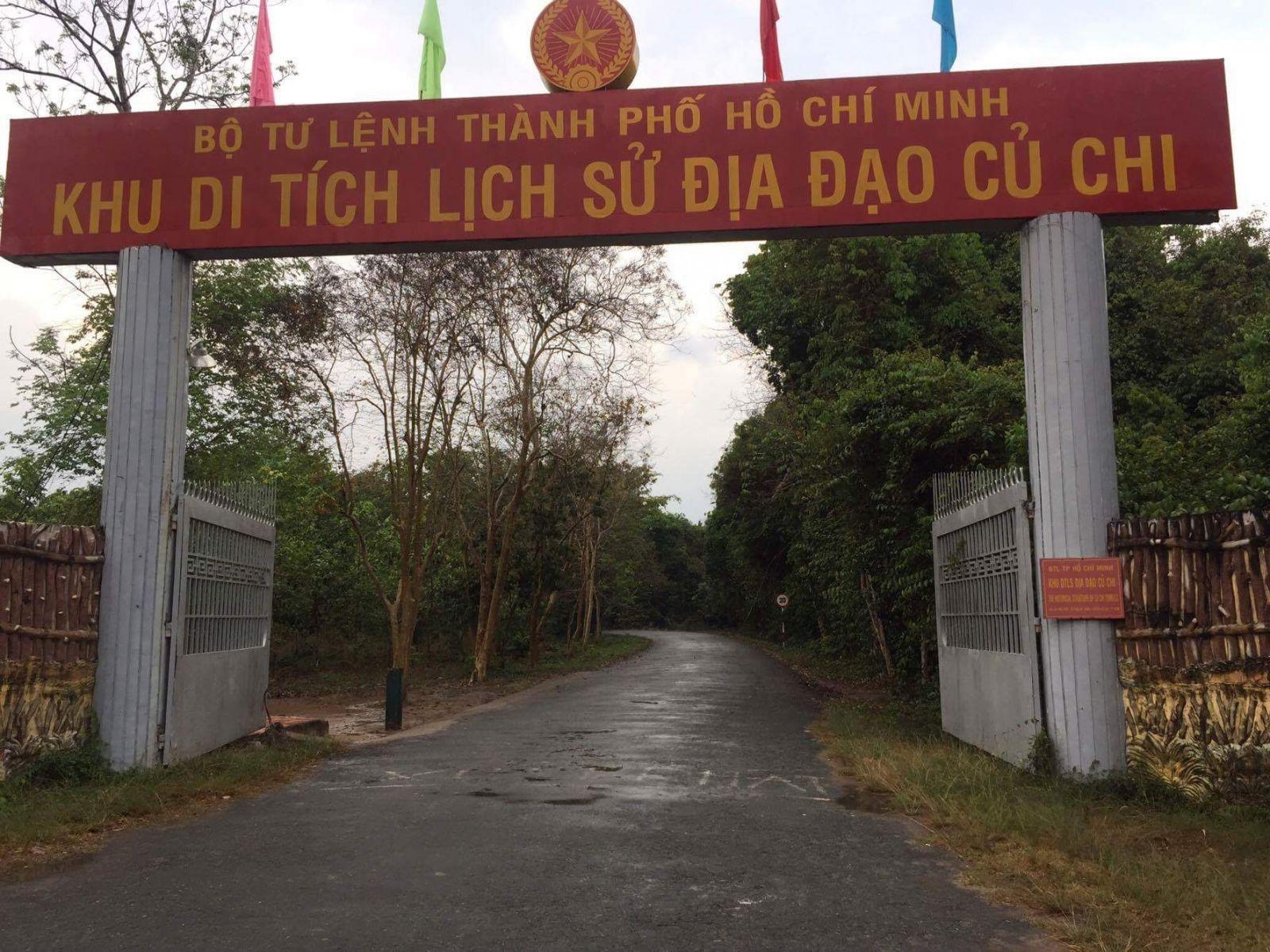 the-entrance-of-cu-chi-tunnel-national-monument-saigon-riders