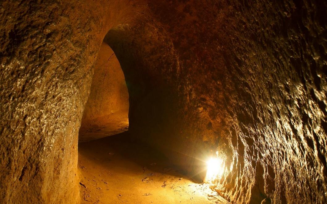 the-tunnel-is-an-underground-system-made-by-hands-and-simple-tools-saigon-riders