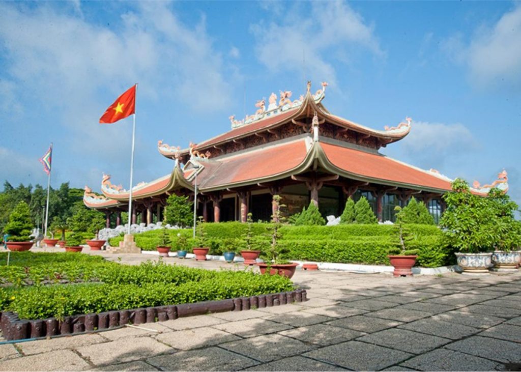 Hero memory temple of Ben Duoc is created with bold traditional Vietnam architecture