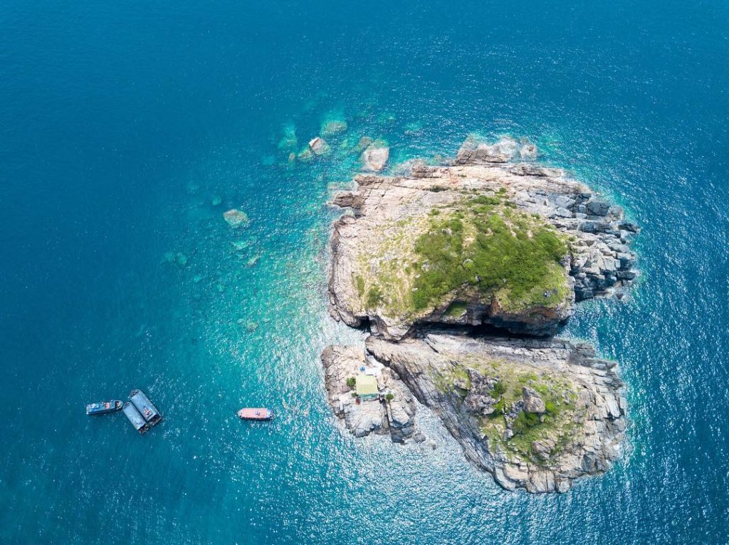 Ariel view of Hòn Mun island, Nha Trang, where you should check-in the first