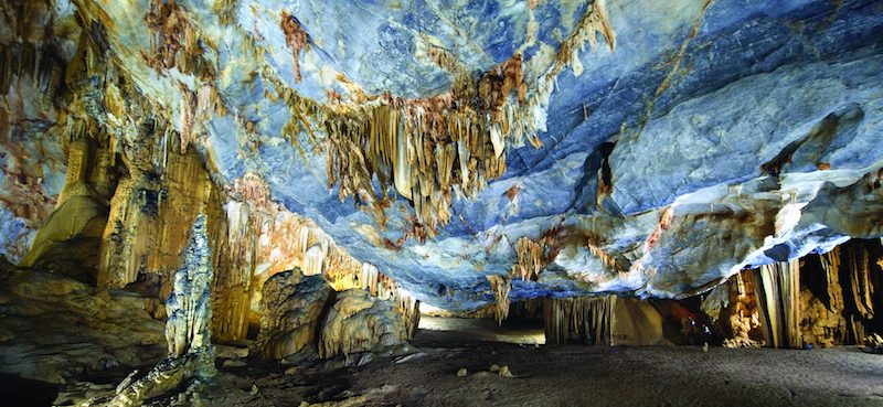 A capture inside Thien Duong Cave, we cannot deny its attractions