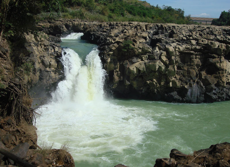 Breath-taking Dray Nur waterfall on the way to Dak Lak